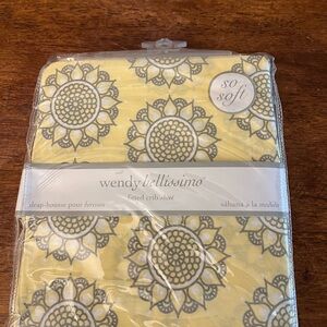 Wendy Bellissimo Sunflower Pattern Crib Sheet in Yellow and Gray